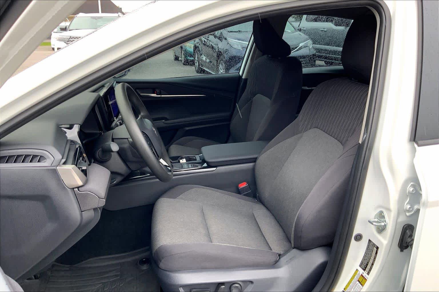 Used 2025 Toyota Camry LE w/ Convenience Package FWD image 8