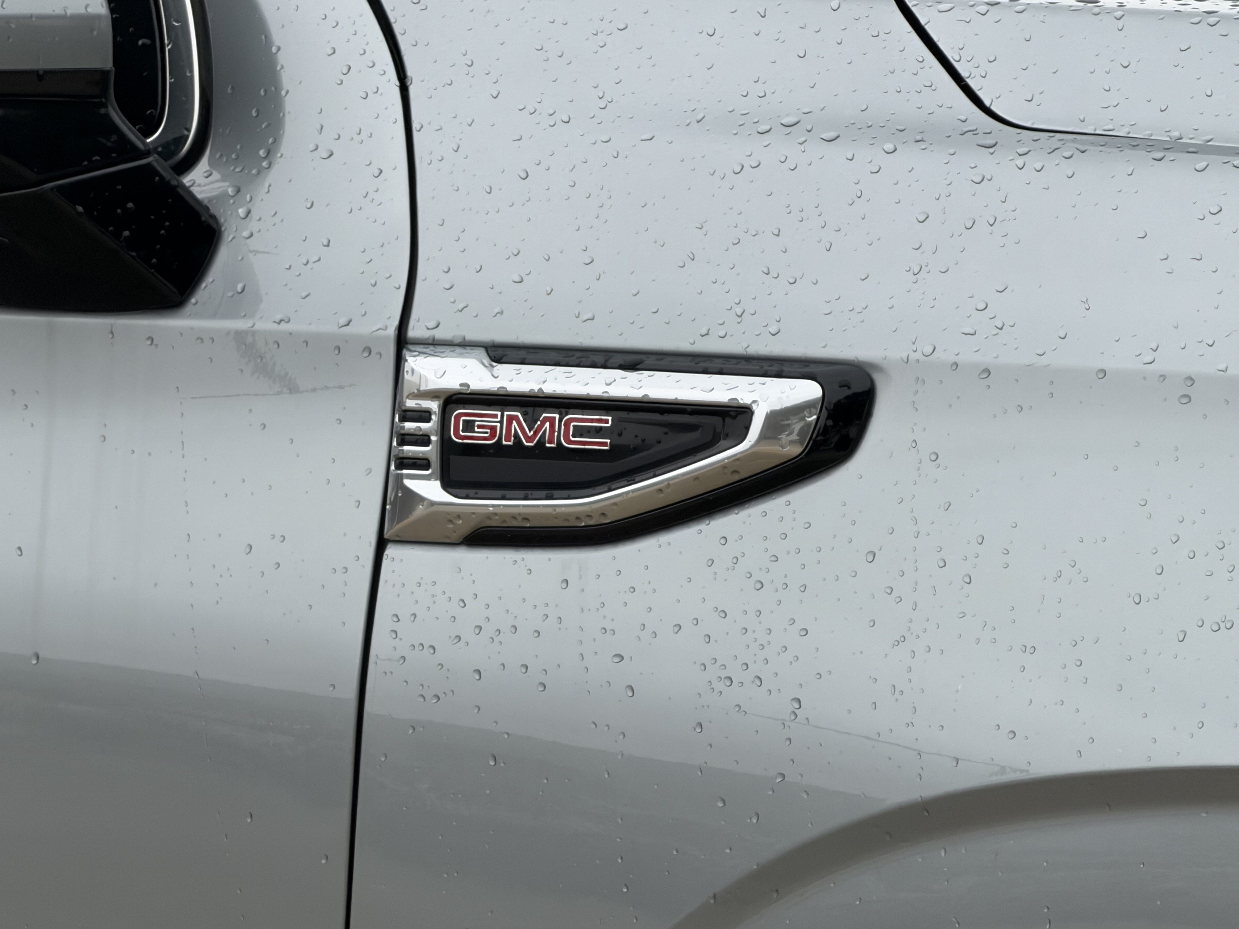 Used 2025 GMC Yukon Denali AWD/4WD image 5