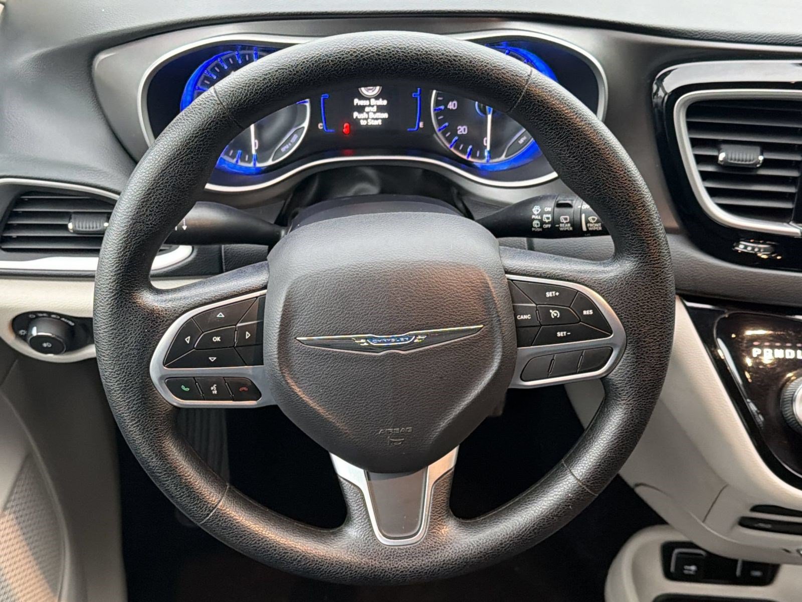 Used 2020 Chrysler Pacifica Touring FWD image 11