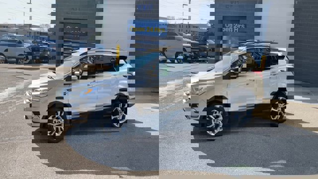 Certified 2017 Ford Escape SE w/ Equipment Group 201A image 6