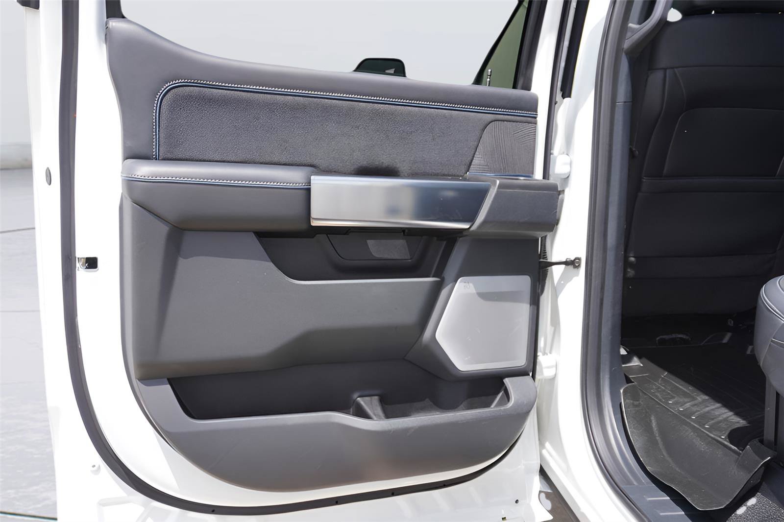 Certified 2025 Ford F250 Platinum AWD/4WD image 22