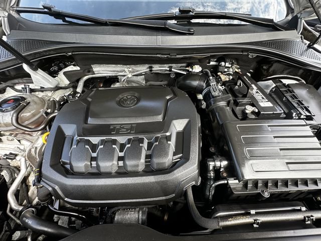 Used 2018 Volkswagen Tiguan SEL AWD/4WD image 32
