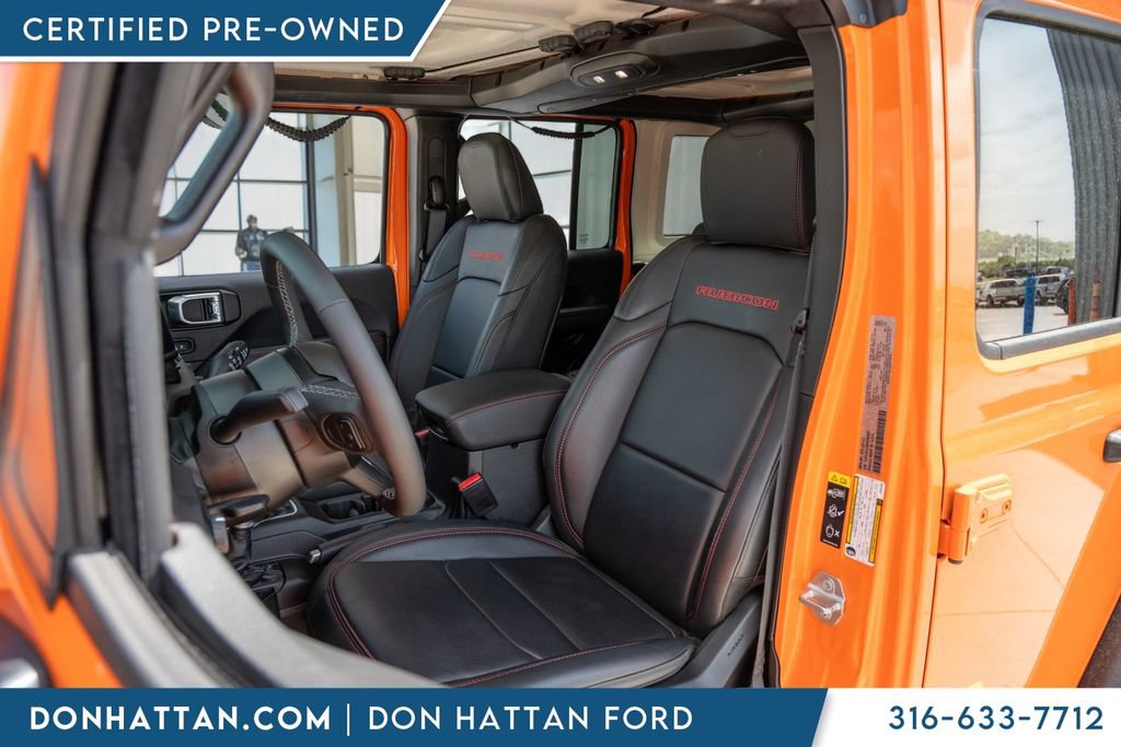 Used 2025 Jeep Wrangler Unlimited Rubicon w/ Convenience Group AWD/4WD image 4
