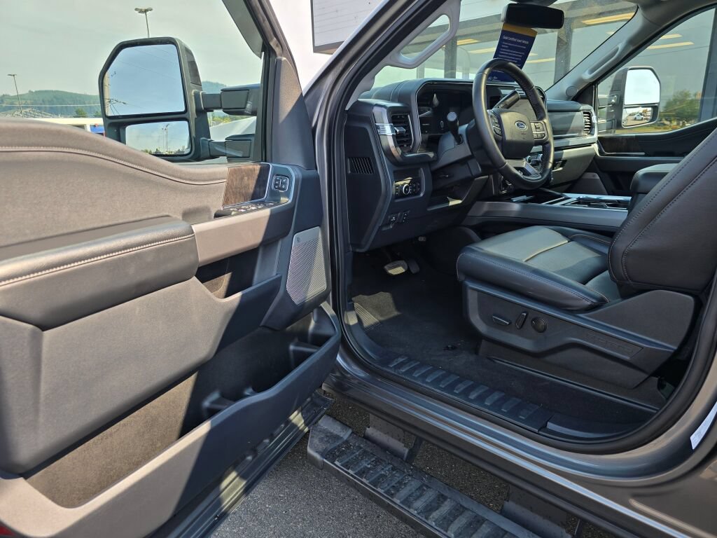 Certified 2025 Ford F350 Lariat w/ Lariat Ultimate Package AWD/4WD image 15