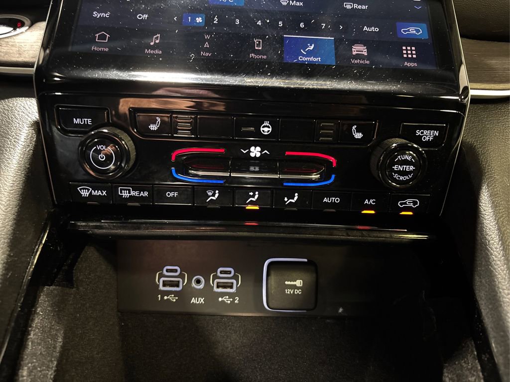 Used 2021 Jeep Grand Cherokee L Limited AWD/4WD image 33