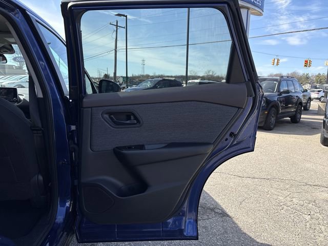 Used 2023 Nissan Rogue S image 25