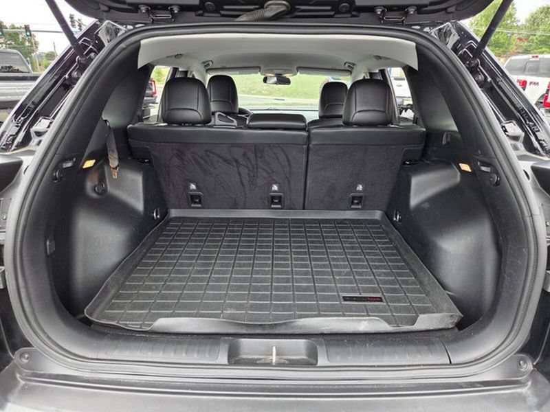 Used 2019 Jeep Cherokee Latitude Plus FWD image 14