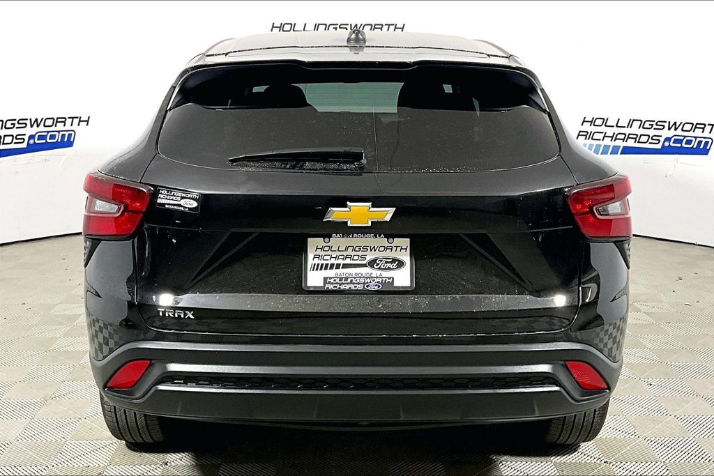 Used 2025 Chevrolet Trax LS FWD image 4