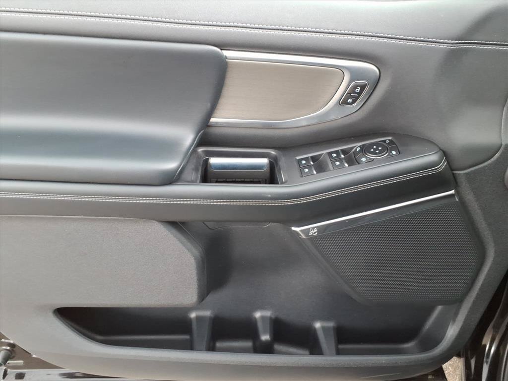 Certified 2025 Ford Expedition Platinum AWD/4WD image 6