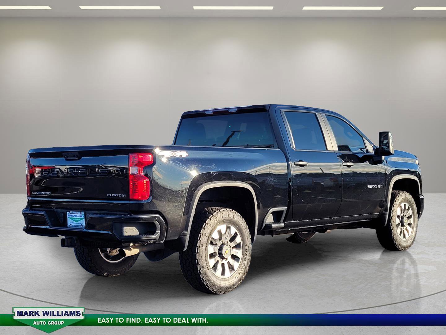 Used 2024 Chevrolet Silverado 2500 Custom w/ Custom Value Package image 5