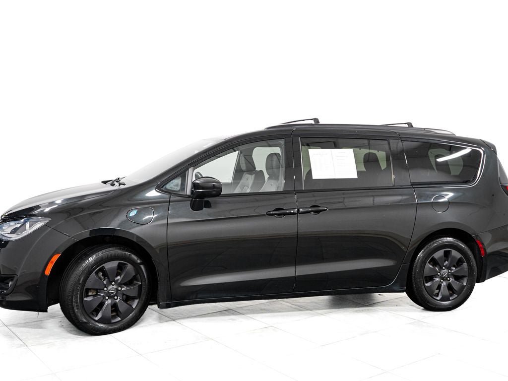 Used 2020 Chrysler Pacifica Touring-L w/ S Appearance Package FWD image 4
