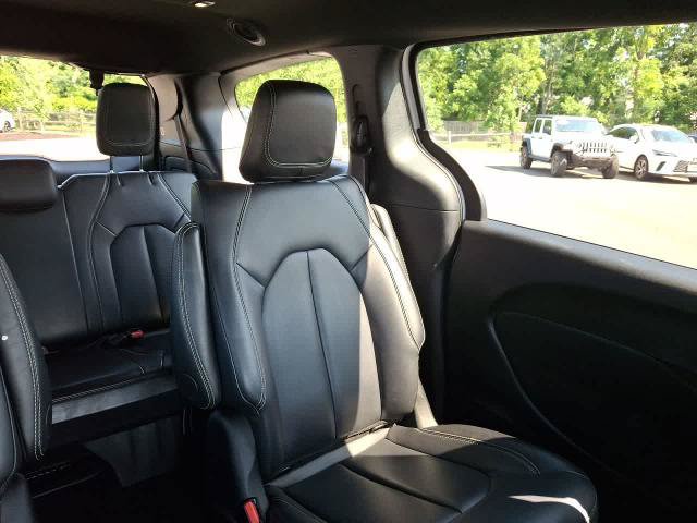 Used 2024 Chrysler Pacifica Limited FWD image 14