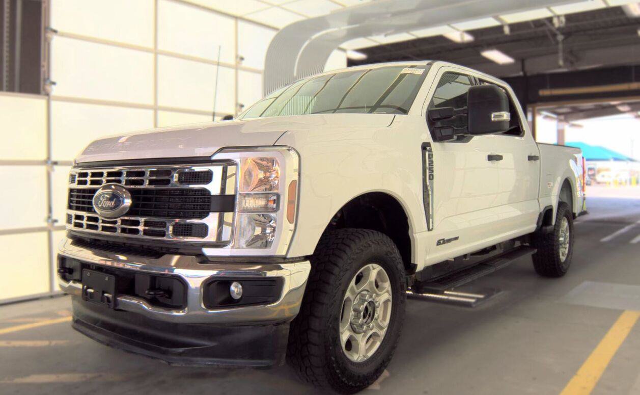 Certified 2025 Ford F250 XLT w/ FX4 Off-Road Package AWD/4WD image 2