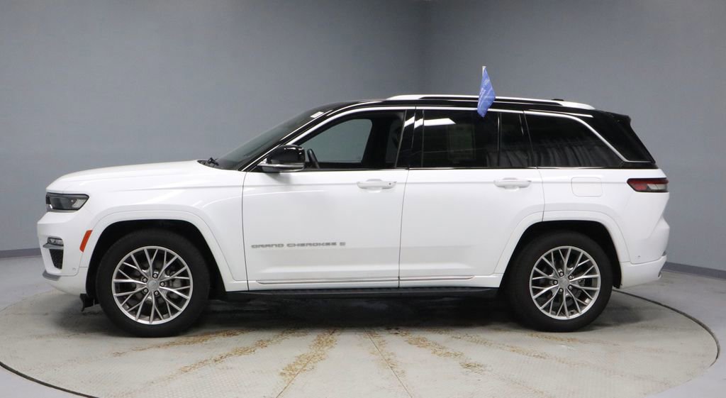 Used 2023 Jeep Grand Cherokee Summit image 2