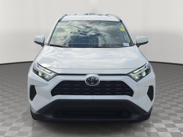 Used 2025 Toyota RAV4 XLE FWD image 2