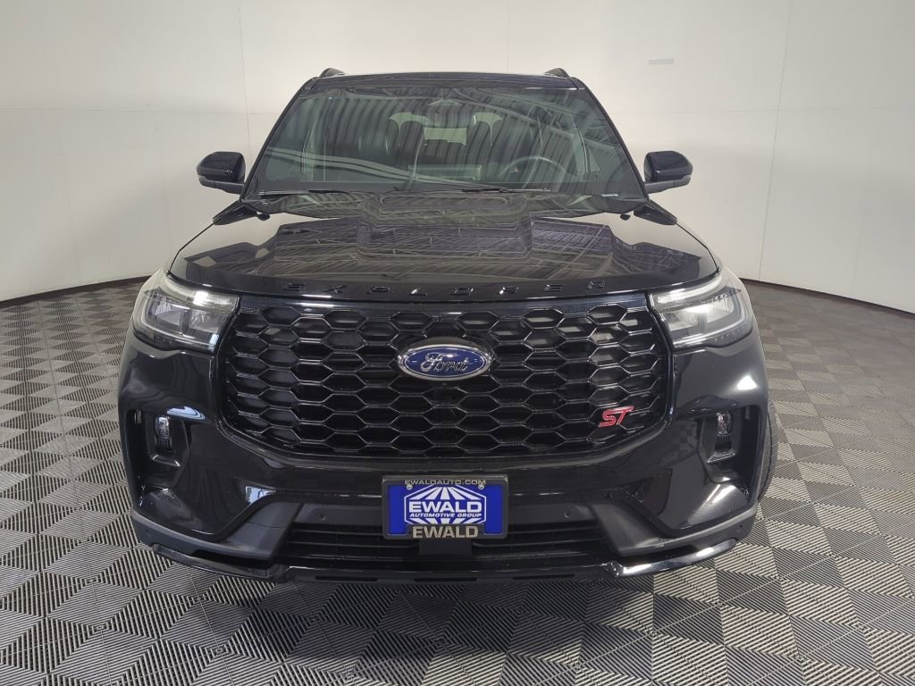 Certified 2025 Ford Explorer ST AWD/4WD image 3