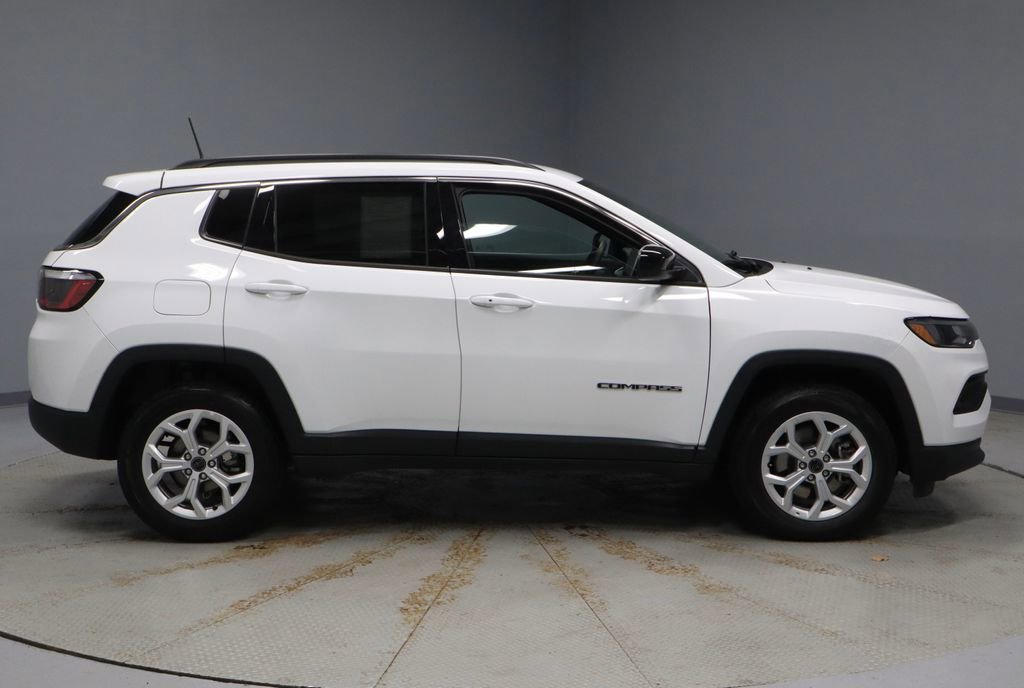 Used 2025 Jeep Compass Latitude image 11