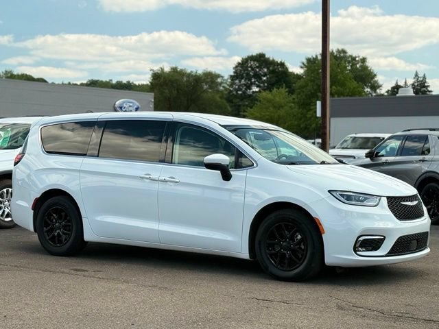 Used 2023 Chrysler Pacifica Touring-L FWD image 28