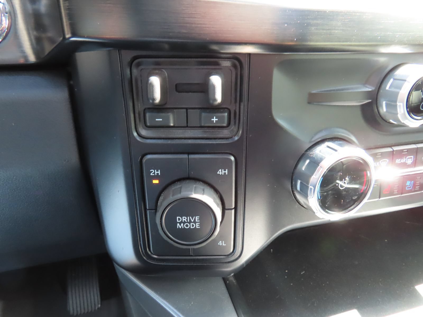 Certified 2025 Ford F350 Lariat w/ Lariat Ultimate Package AWD/4WD image 26