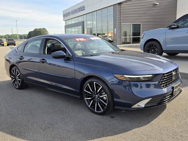 Used 2023 Honda Accord Touring image 3