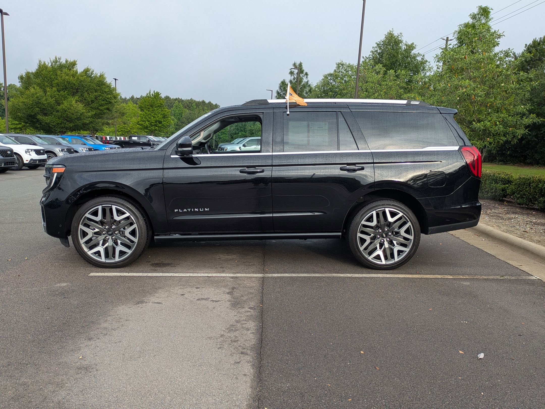 Certified 2025 Ford Expedition Platinum w/ Platinum Ultimate Package AWD/4WD image 7