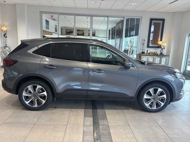 Certified 2023 Ford Escape Platinum AWD/4WD image 2