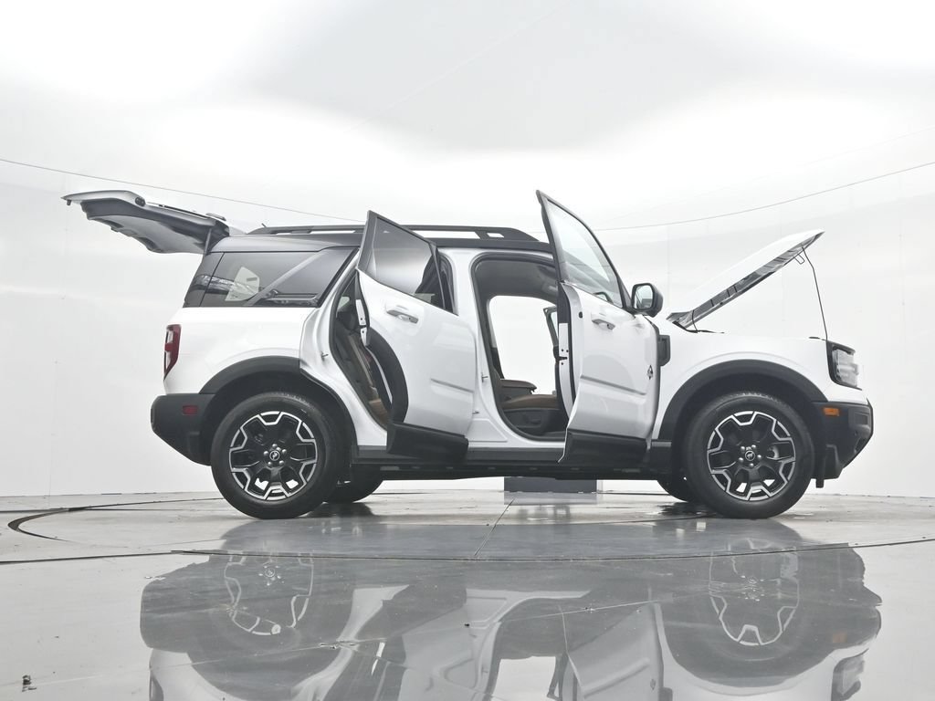 Certified 2025 Ford Bronco Sport Outer Banks w/ Outer Banks Tech Package+ AWD/4WD image 52
