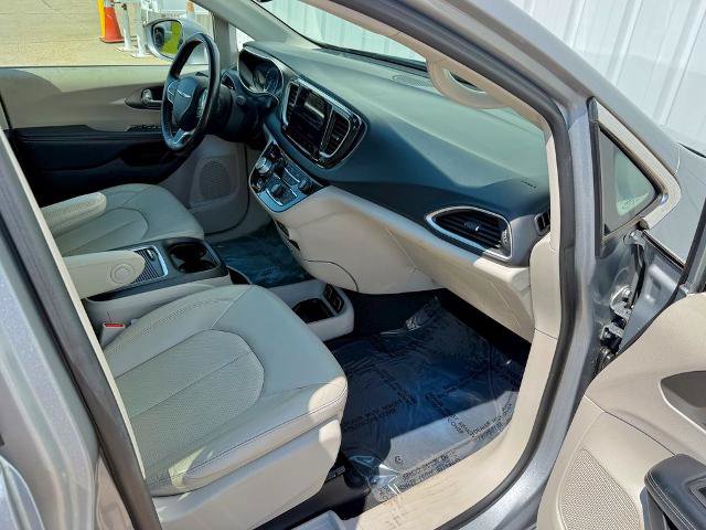 Used 2021 Chrysler Pacifica Touring-L FWD image 20