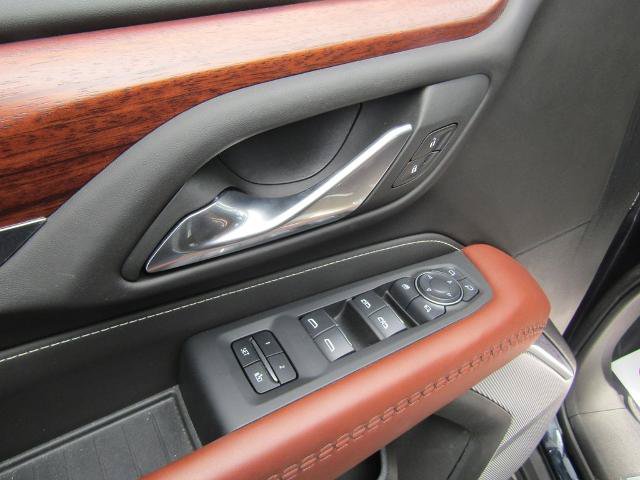 Used 2024 GMC Yukon Denali Ultimate AWD/4WD image 32