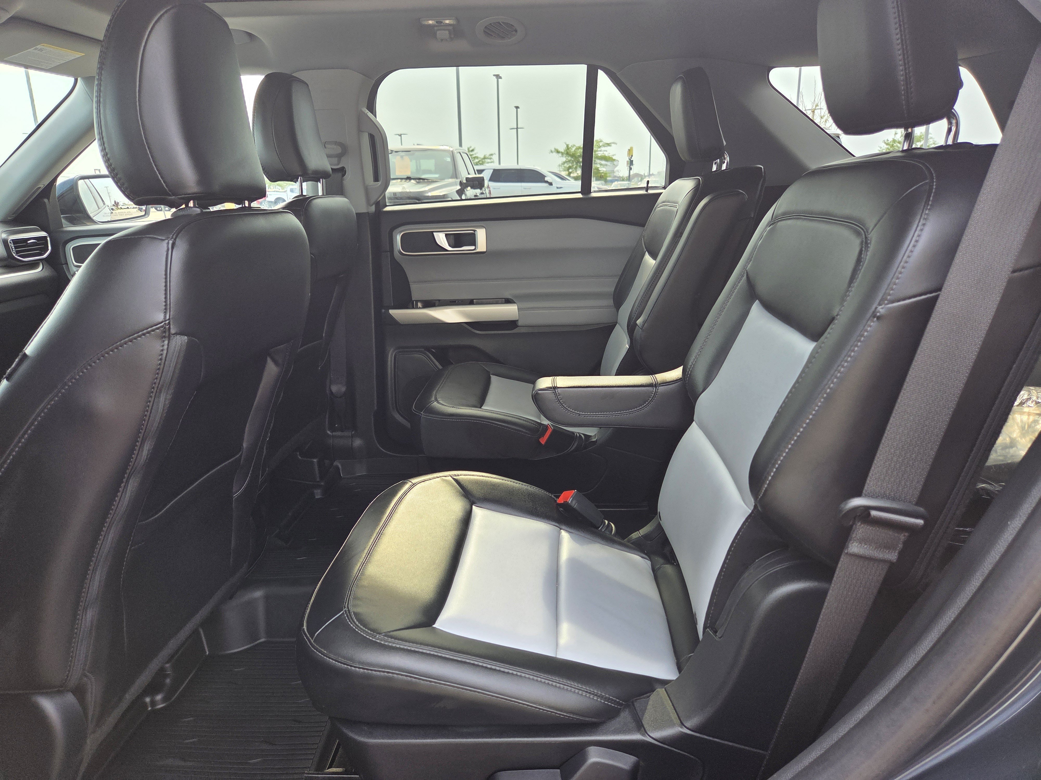 Certified 2023 Ford Explorer XLT w/ Equipment Group 202A AWD/4WD image 19