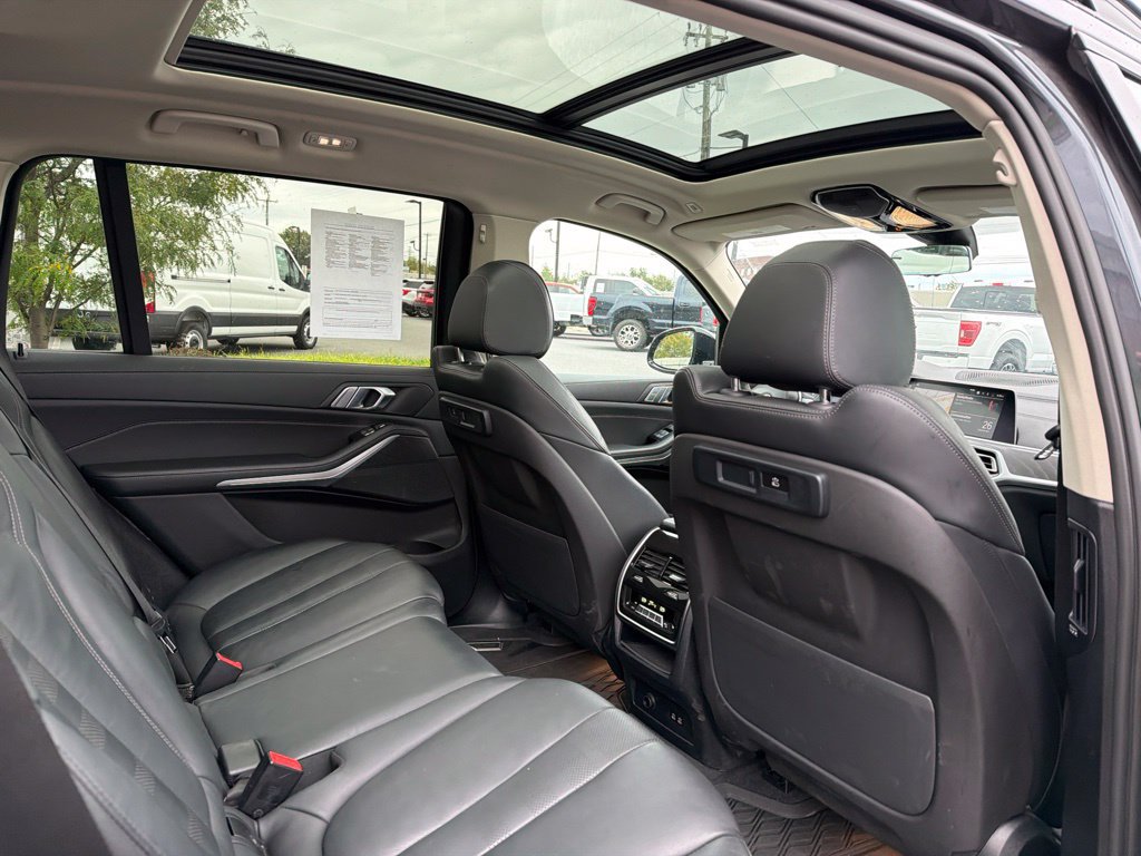 Used 2022 BMW X7 xDrive40i w/ Premium Package AWD/4WD image 13