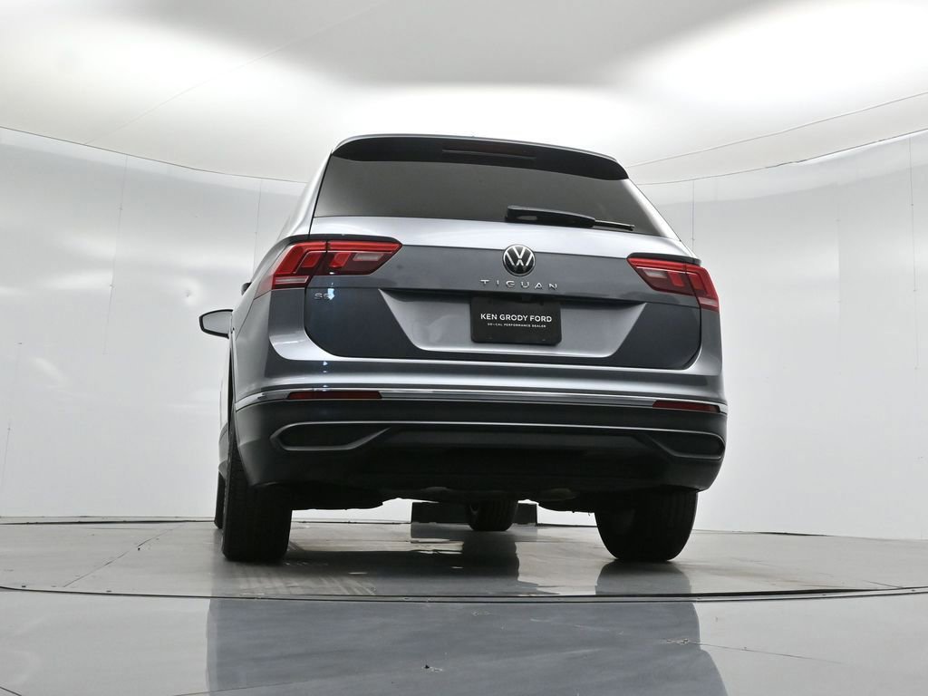Used 2023 Volkswagen Tiguan SE w/ Panoramic Sunroof Package image 15