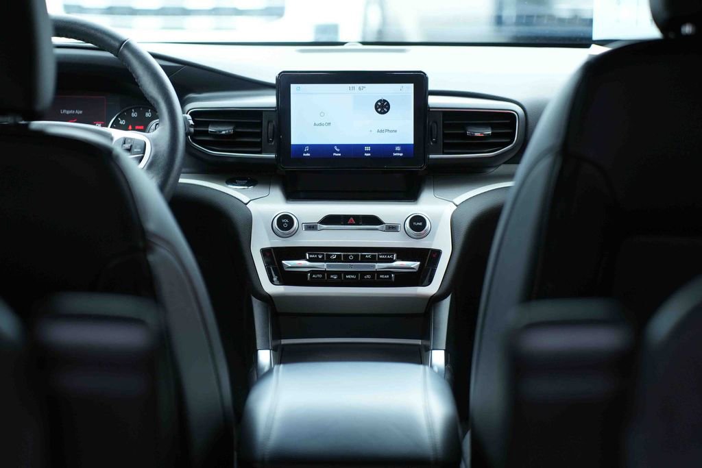 Certified 2023 Ford Explorer XLT w/ Equipment Group 202A image 15