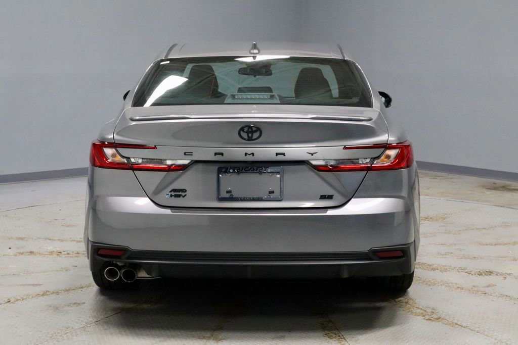 Used 2025 Toyota Camry SE AWD/4WD image 4