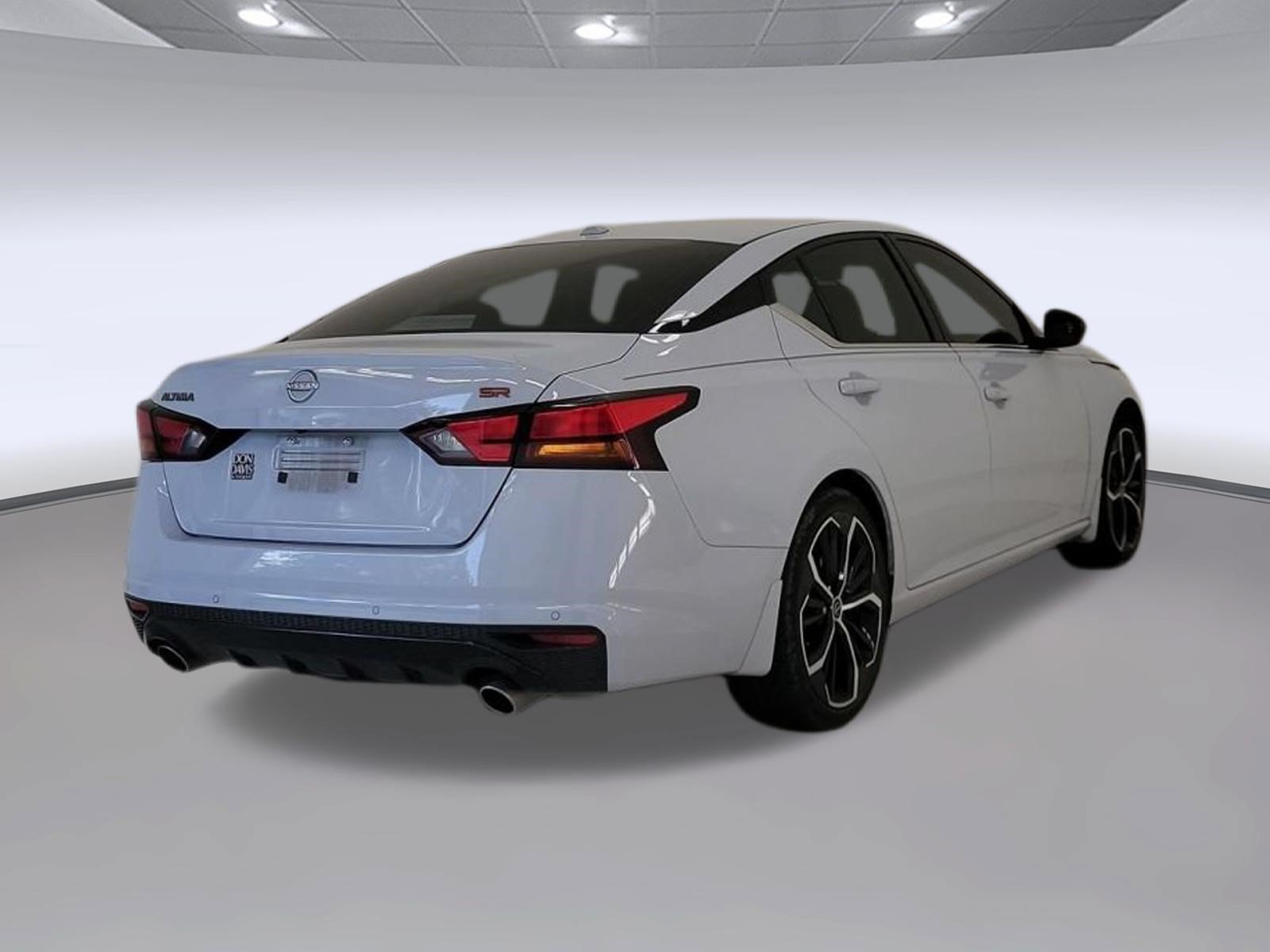 Used 2024 Nissan Altima 2.5 SR w/ SR Premium Package FWD image 7