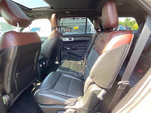 Certified 2022 Ford Explorer Platinum w/ Equipment Group 601A image 18