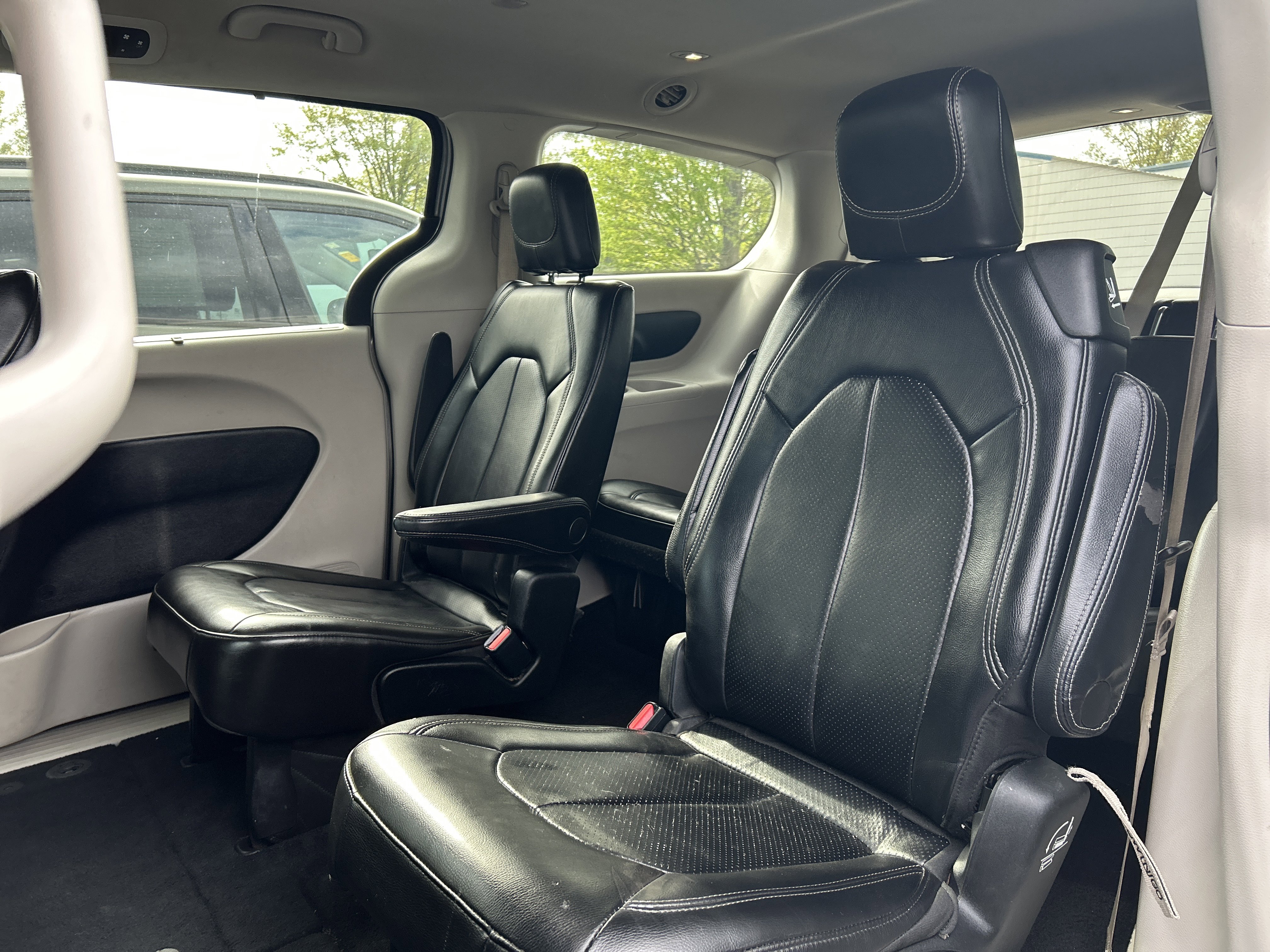 Used 2021 Chrysler Voyager Lxi FWD image 8