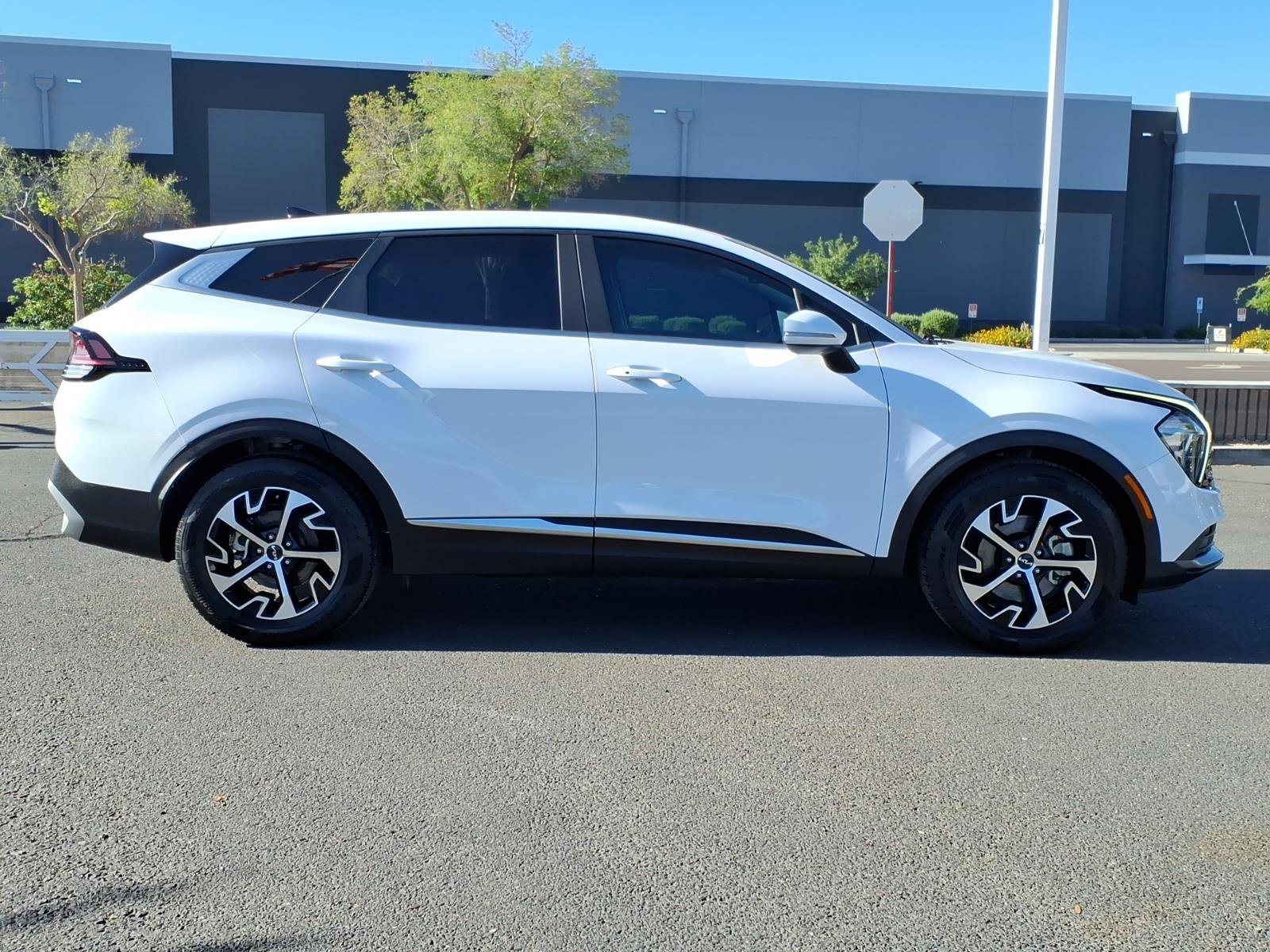 Used 2023 Kia Sportage EX image 2