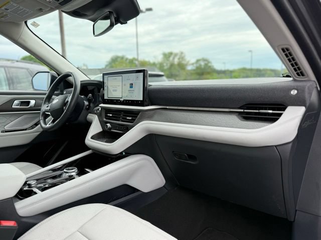 Certified 2025 Ford Explorer Platinum w/ LUX Leather Package AWD/4WD image 17