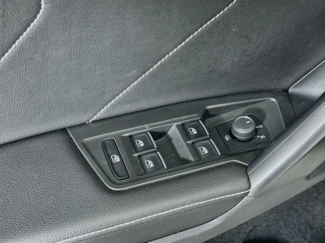 Used 2023 Volkswagen Tiguan SE w/ Panoramic Sunroof Package FWD image 24