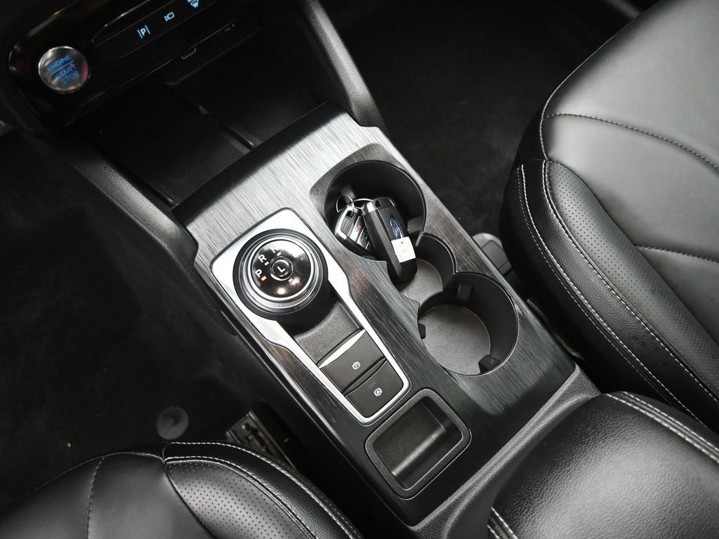 Certified 2025 Ford Escape Platinum w/ Premium Technology Package image 24