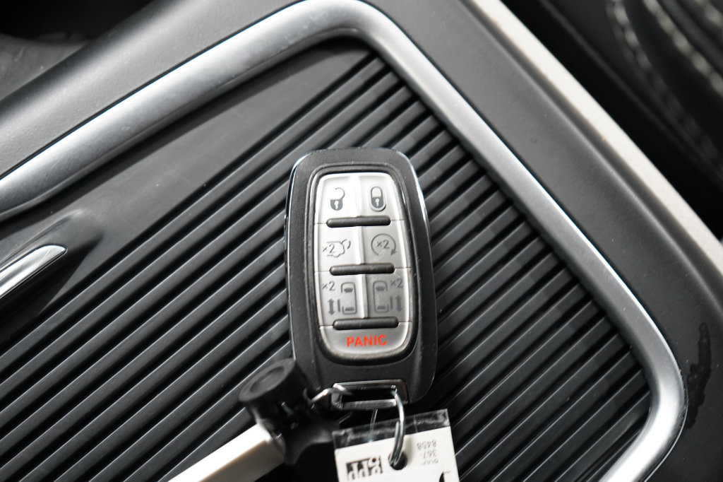 Used 2024 Chrysler Pacifica Limited FWD image 29