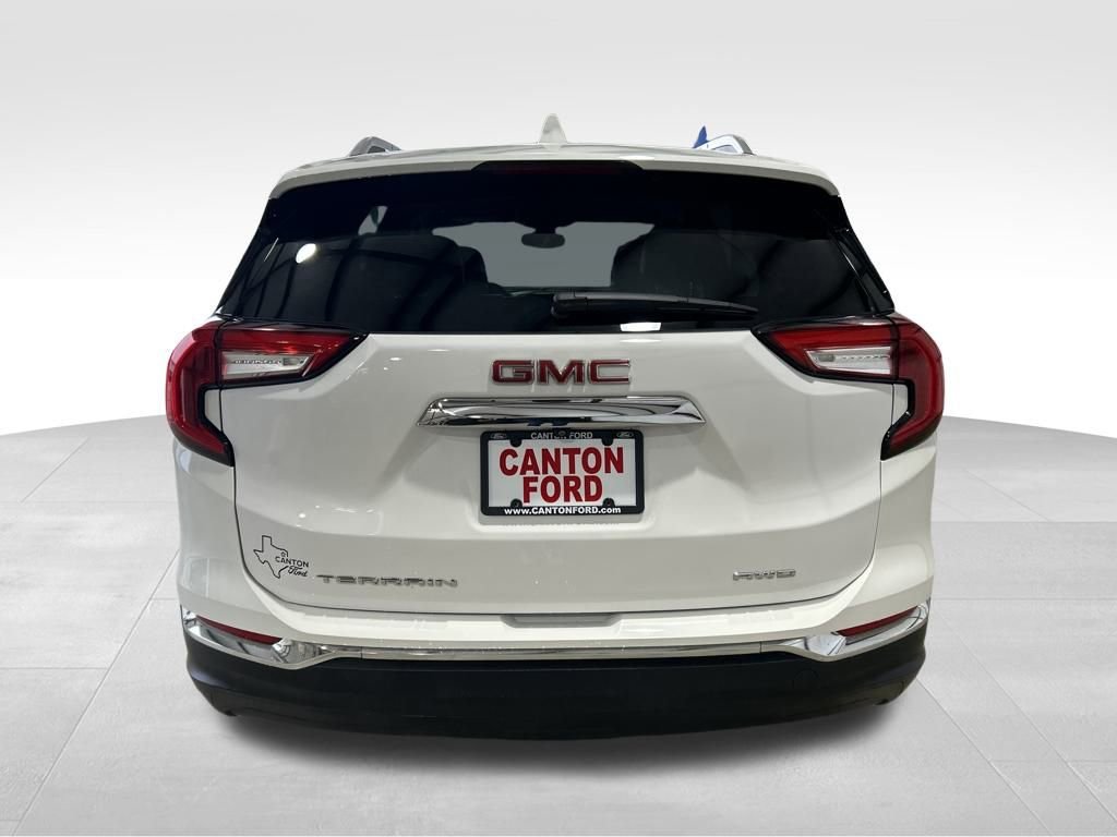 Used 2024 GMC Terrain SLT image 4