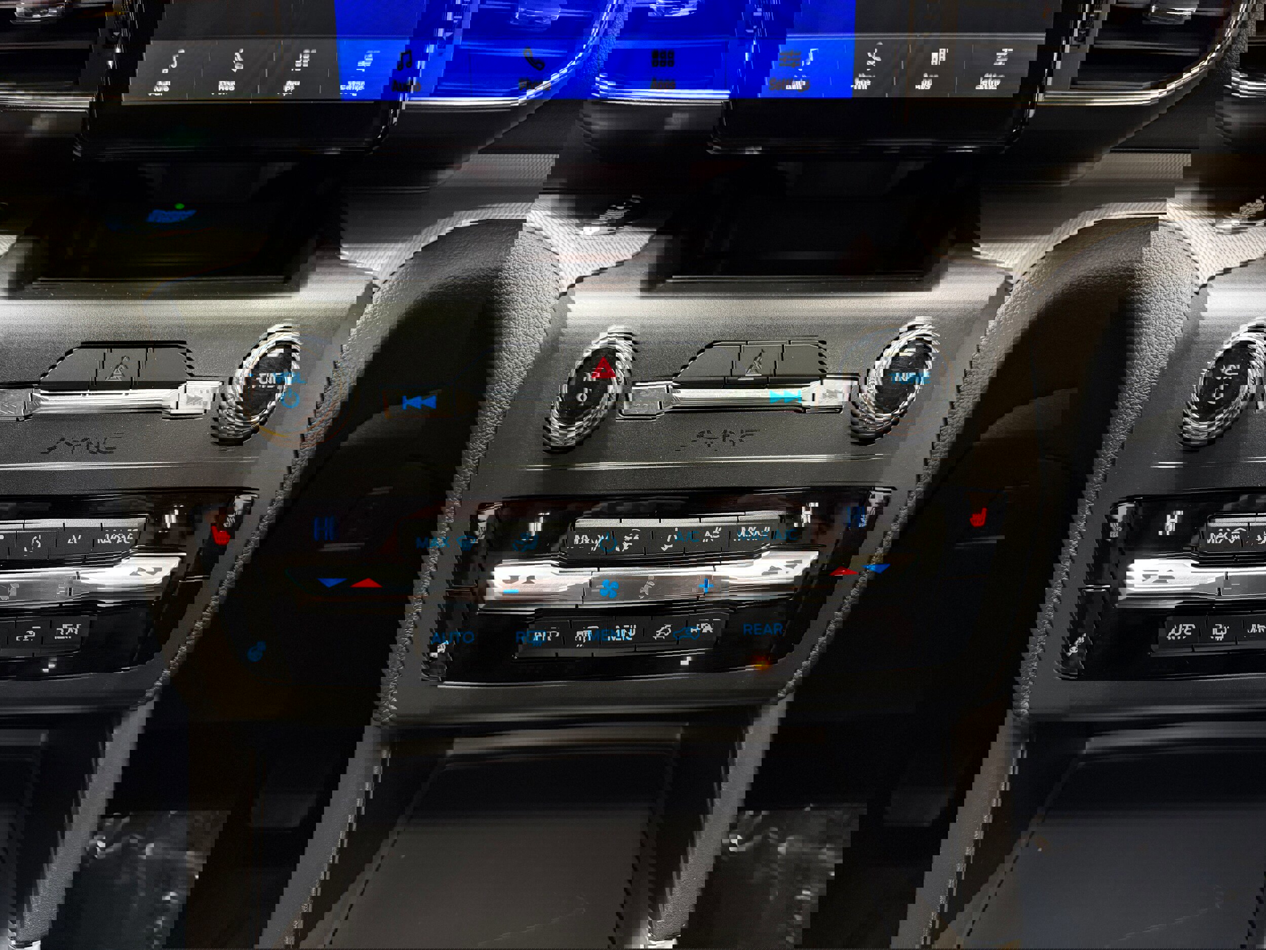 Certified 2020 Ford Explorer XLT w/ Equipment Group 202A image 26