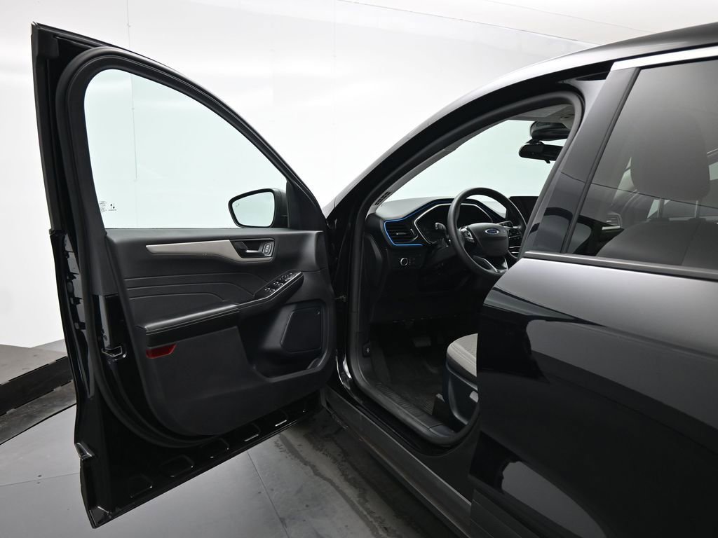 Certified 2022 Ford Escape SE image 9