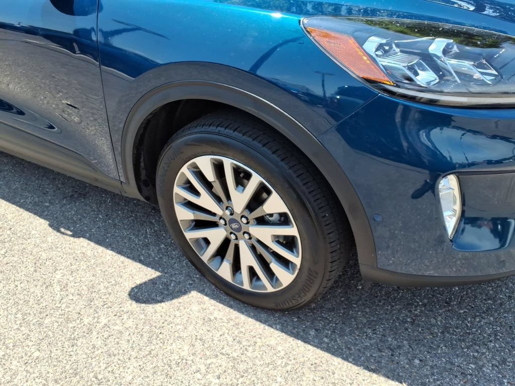 Certified 2020 Ford Escape Titanium w/ Titanium Premium Package 2.0 AWD/4WD image 5