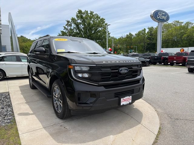 Certified 2025 Ford Expedition Active AWD/4WD image 2