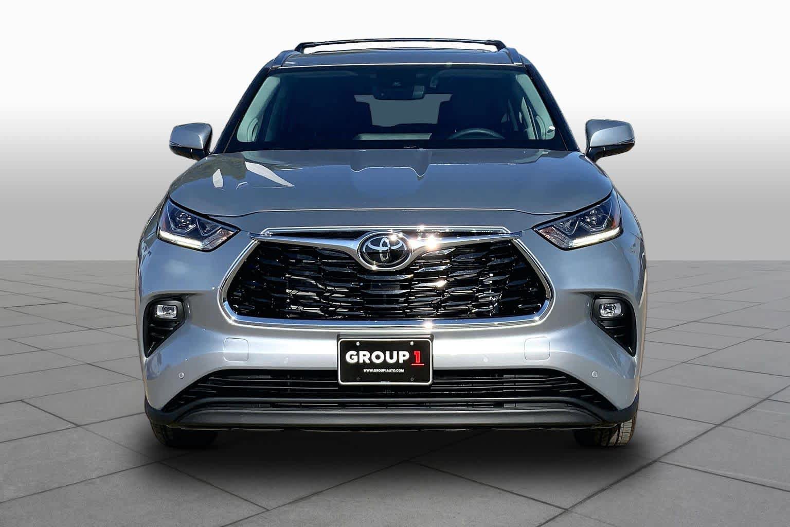 Used 2025 Toyota Highlander Limited AWD/4WD image 4