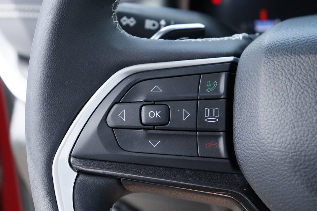 Used 2023 Jeep Grand Cherokee Laredo RWD image 7