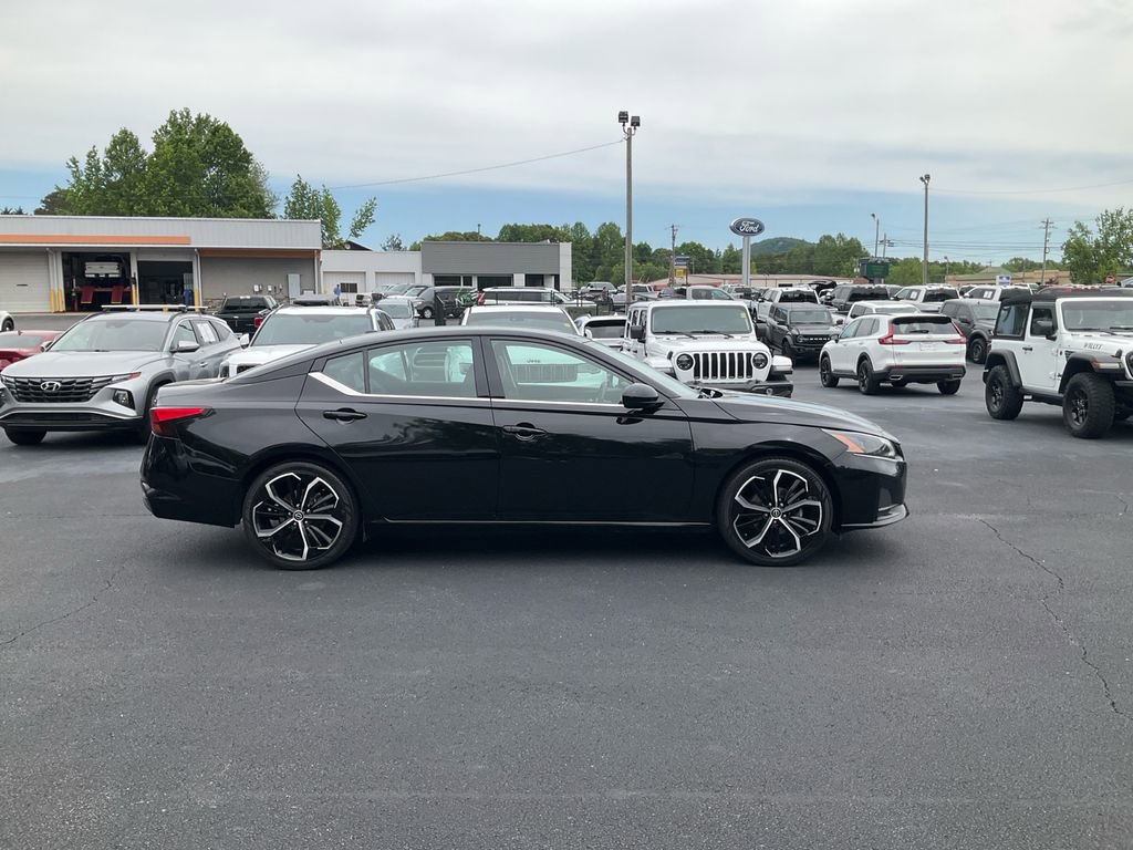 Used 2023 Nissan Altima 2.5 SR FWD image 4